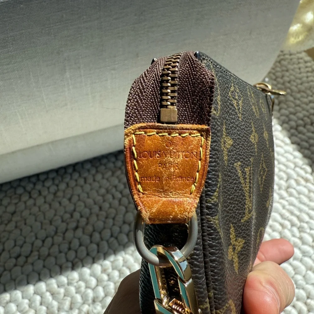 LV Mini Pochette - Picture 7 of 15